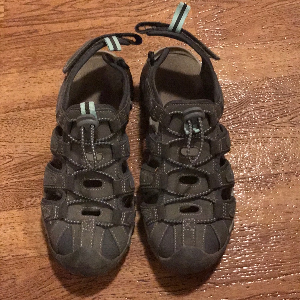 Very nice comfy sandals!